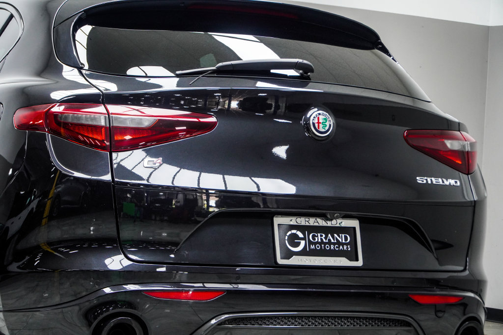Used 2023 Alfa Romeo Stelvio Veloce AWD/4WD image 19