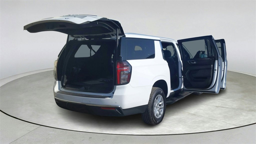 Used 2023 Chevrolet Suburban LT image 13