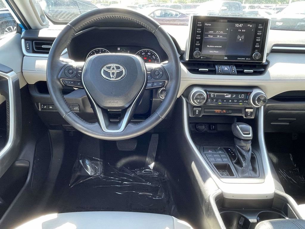Used 2021 Toyota RAV4 XLE Premium AWD/4WD image 17