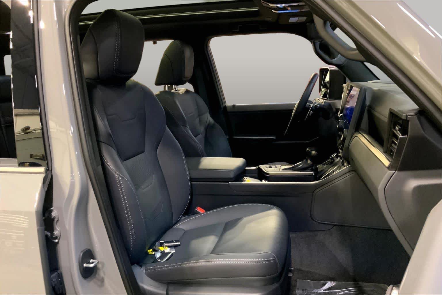 Used 2024 Lexus GX 550 w/ Cold Area Package AWD/4WD image 9