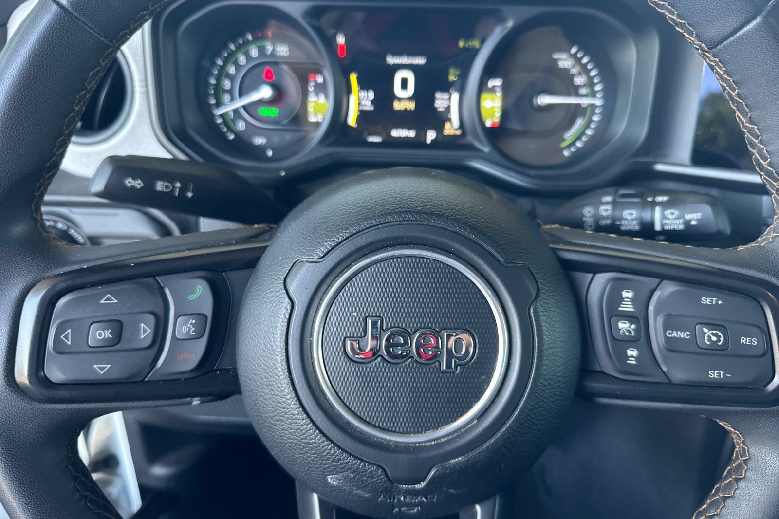 Used 2024 Jeep Wrangler Unlimited AWD/4WD image 32