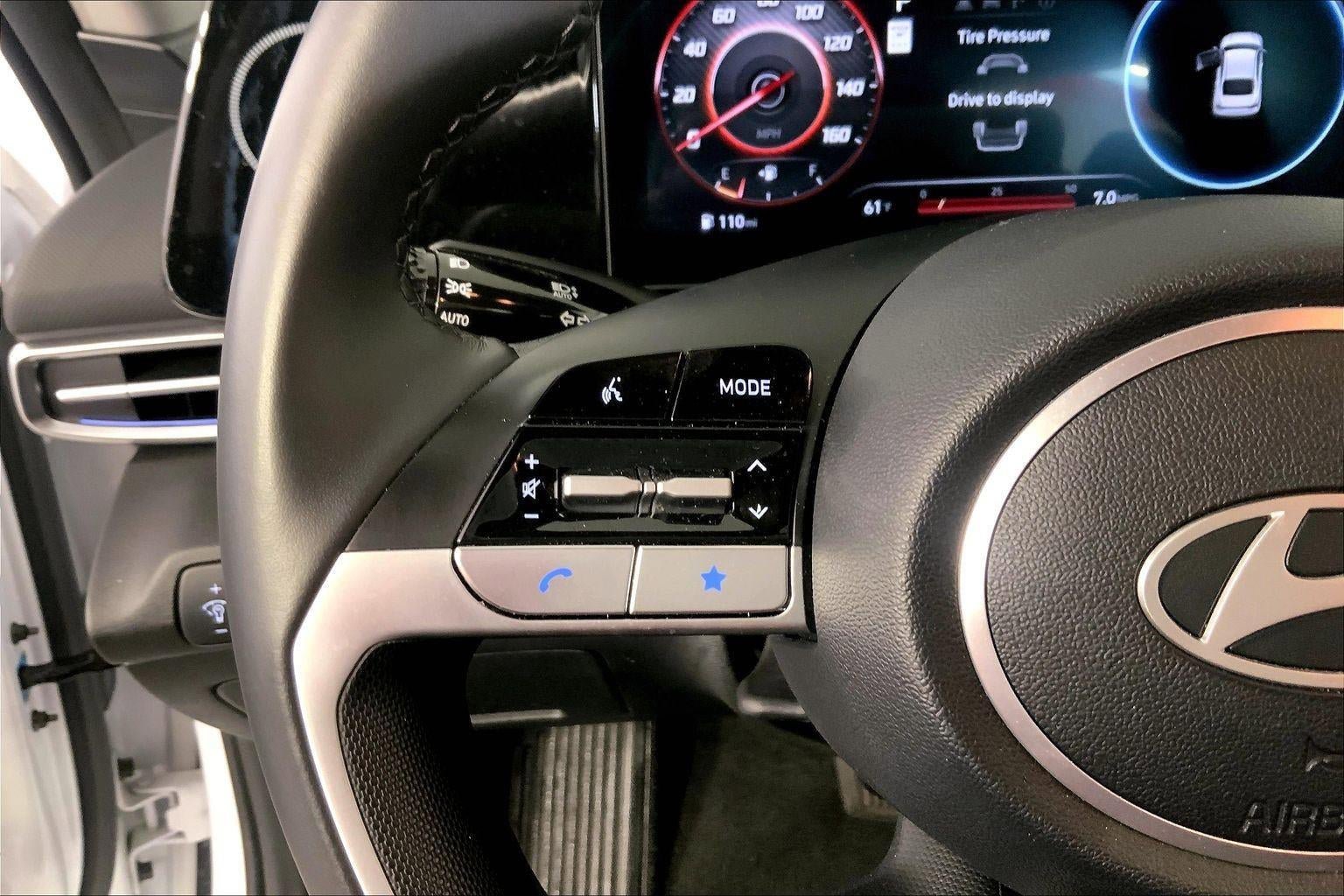 Used 2025 Hyundai Elantra SEL FWD image 18