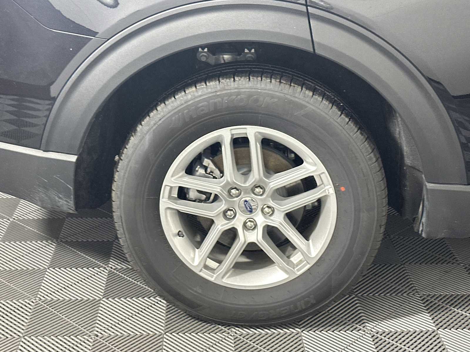 Used 2025 Ford Explorer Active image 17