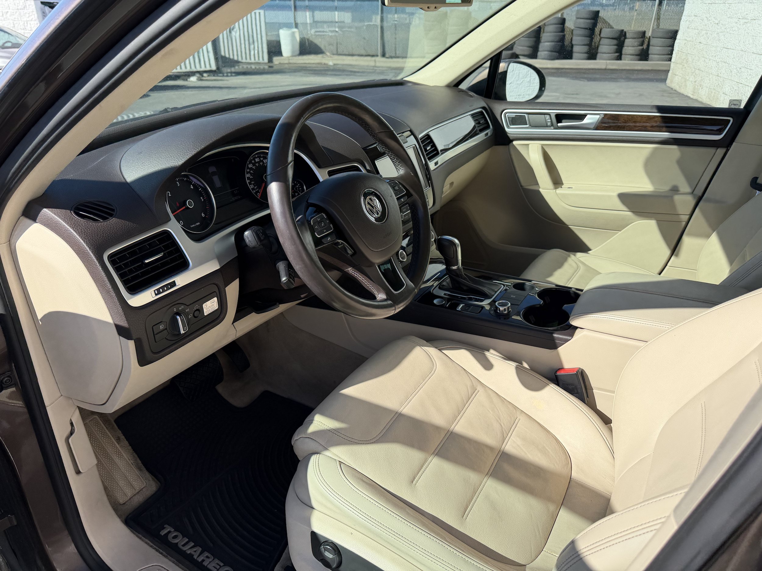 Used 2013 Volkswagen Touareg TDI AWD/4WD image 9