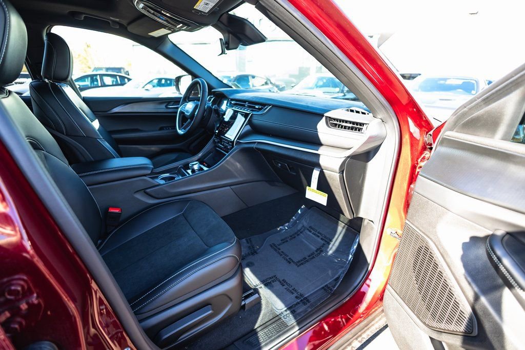 New 2025 Jeep Grand Cherokee L Altitude image 26