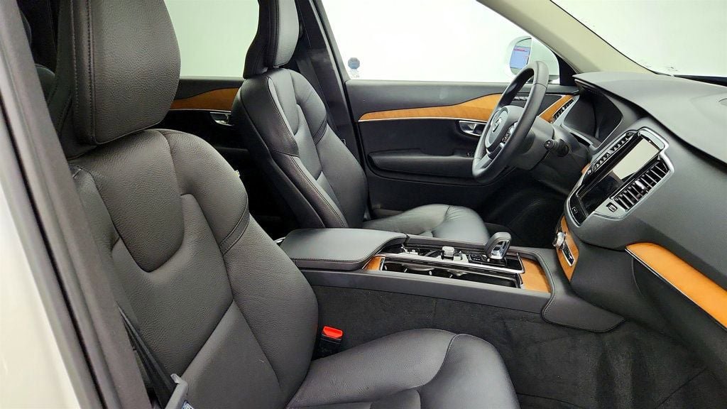 Used 2023 Volvo XC90 B5 Plus AWD/4WD image 25