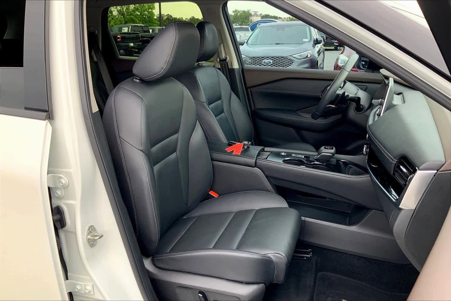 Used 2023 Nissan Rogue SL FWD image 9