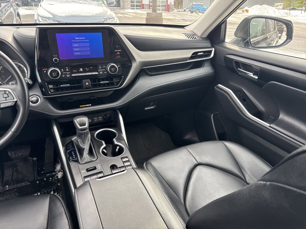Used 2024 Toyota Highlander XLE image 12