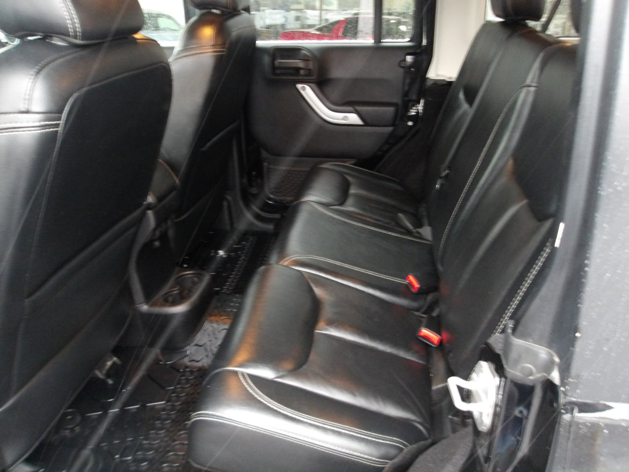 Used 2014 Jeep Wrangler Unlimited Rubicon image 10