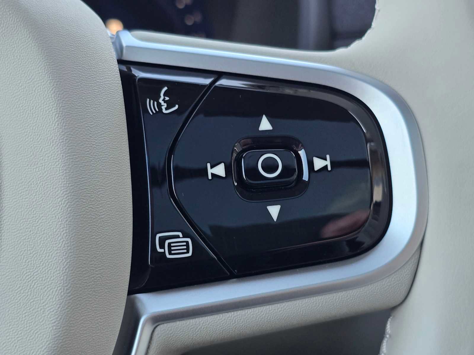 New 2026 Volvo XC90 B6 Ultra w/ Protection Package image 32