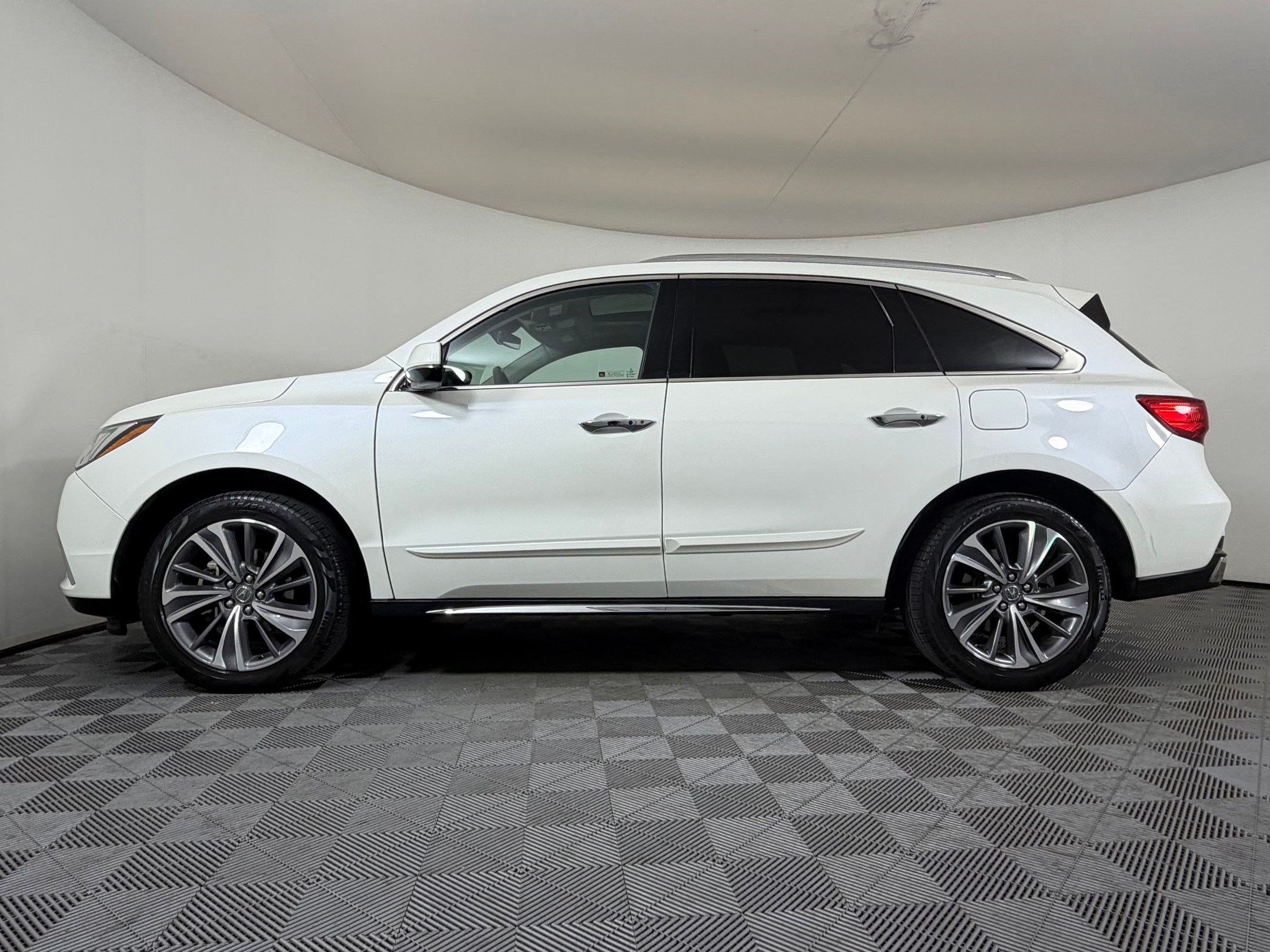Used 2018 Acura MDX SH-AWD w/ Technology Package image 2
