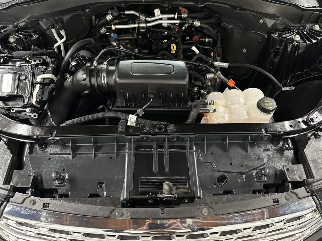 Used 2023 Ford Explorer XLT w/ Equipment Group 202A AWD/4WD image 39