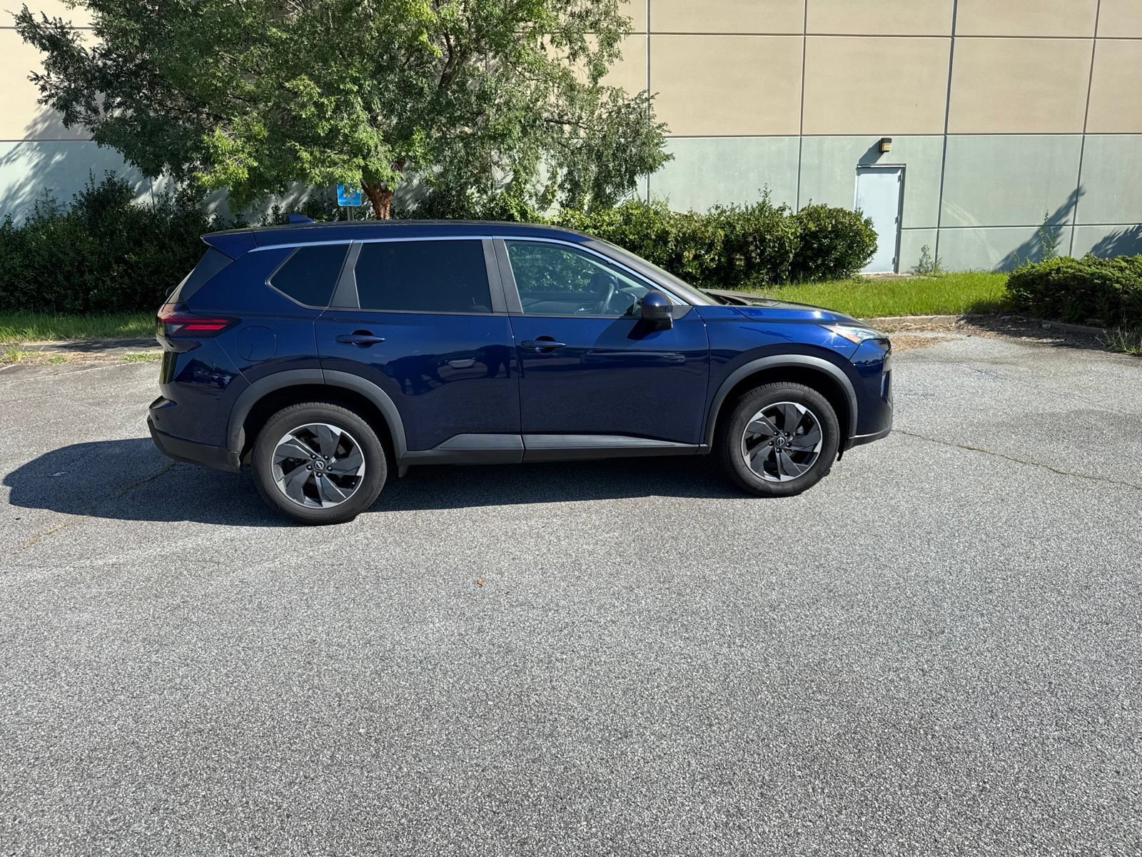 Used 2024 Nissan Rogue SV FWD image 16