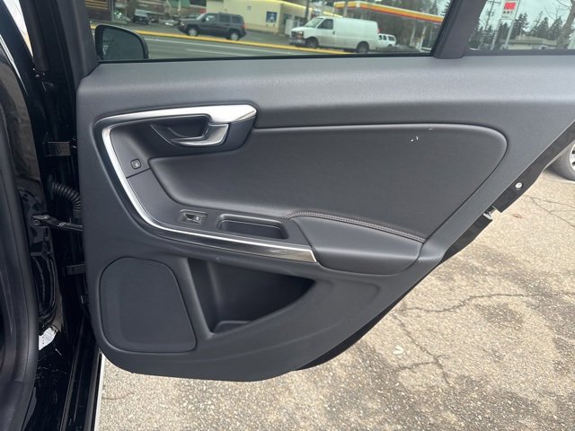 Used 2015 Volvo V60 T5 Cross Country image 21