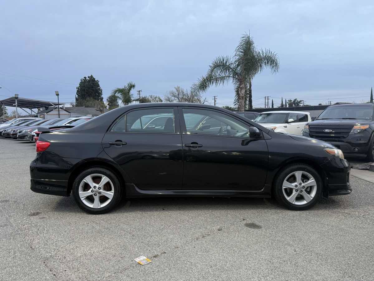 Used 2013 Toyota Corolla S FWD image 27