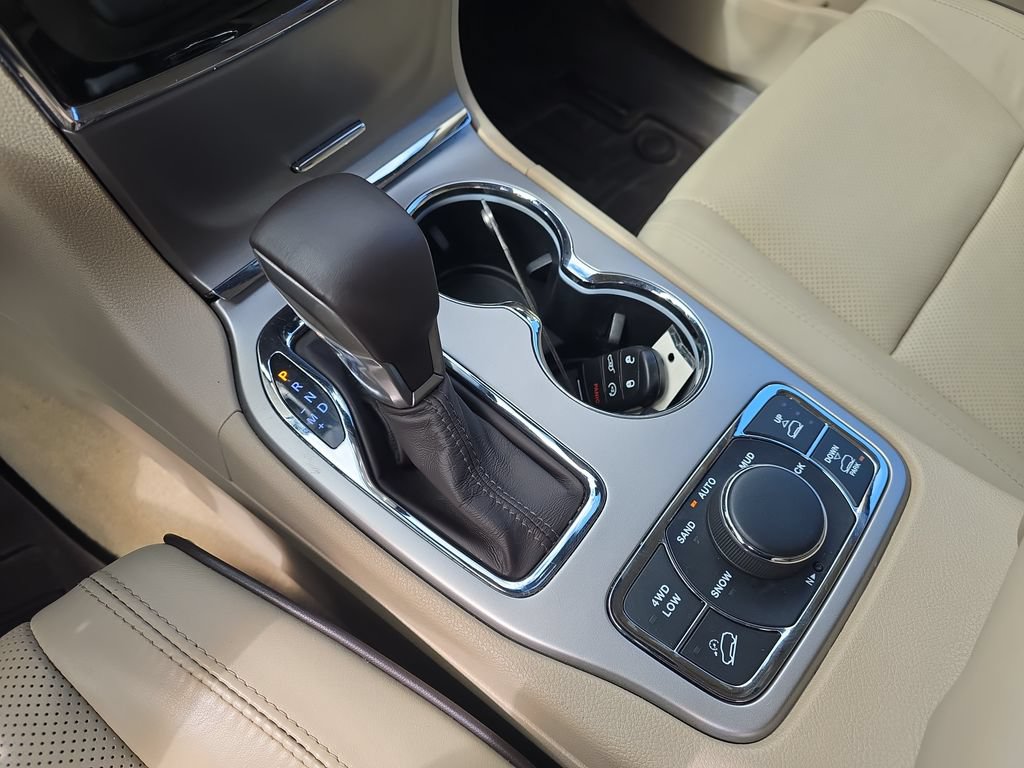 Used 2019 Jeep Grand Cherokee Overland AWD/4WD image 26