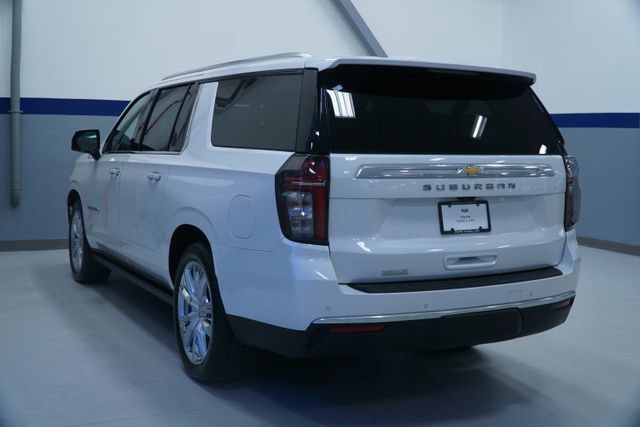 Used 2023 Chevrolet Suburban High Country AWD/4WD image 3