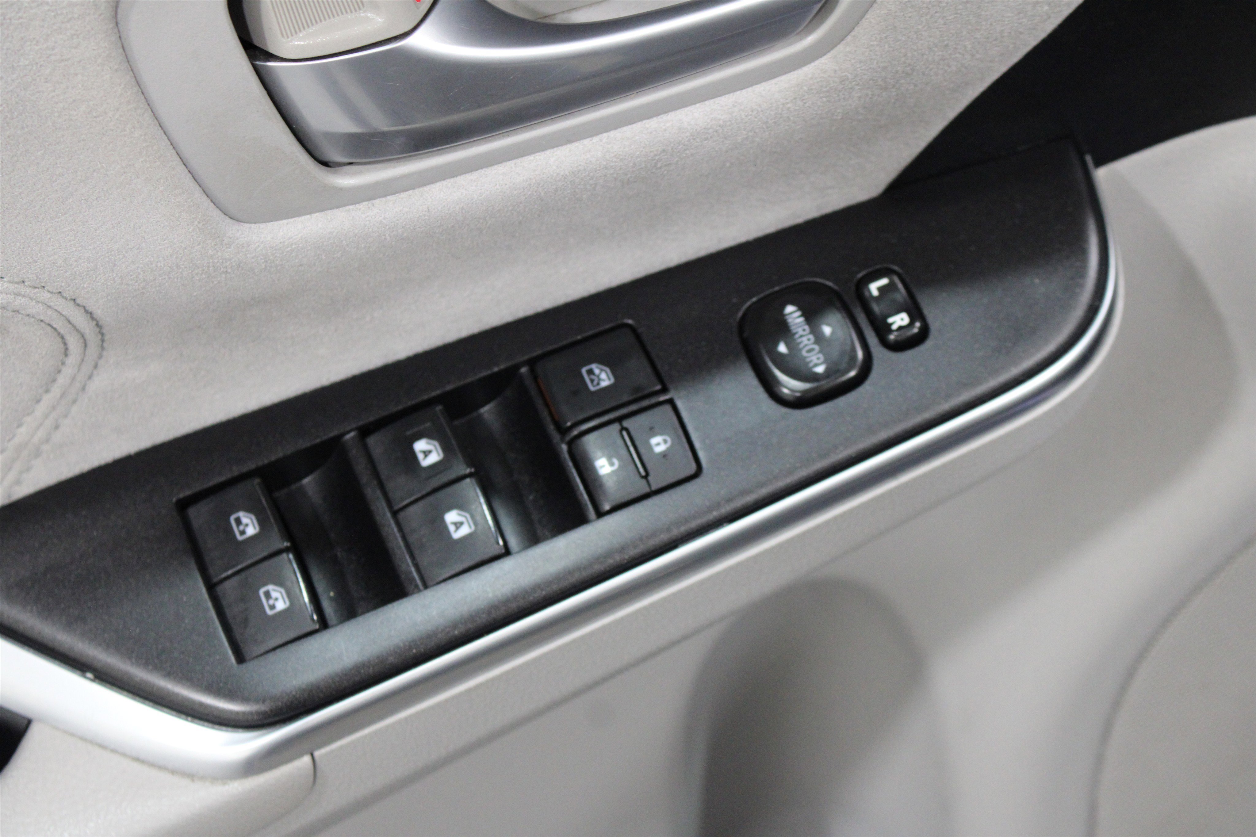 Used 2015 Toyota Camry XSE w/ Advanced Technology Package FWD image 7