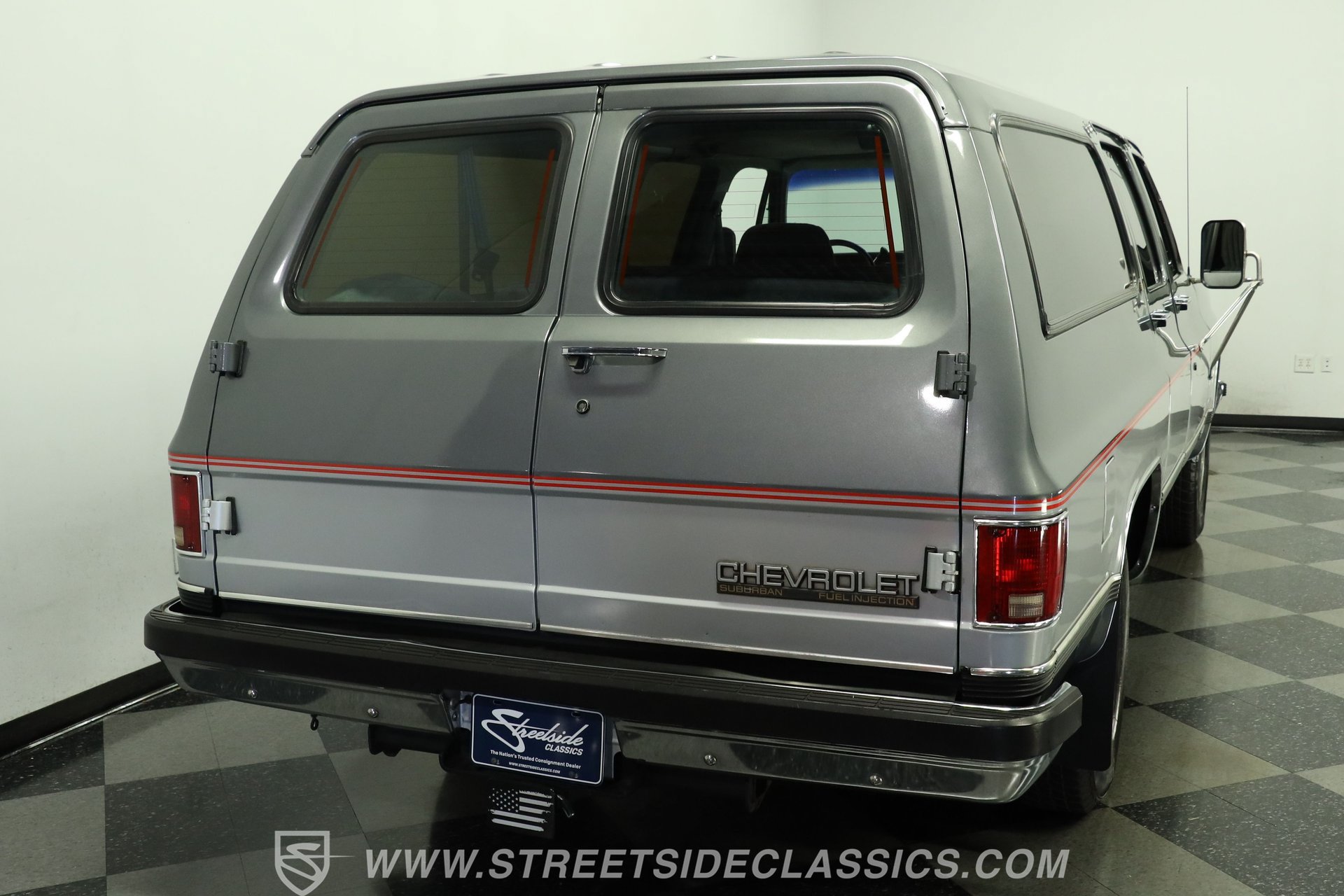 Used 1990 Chevrolet Suburban 2500 RWD image 10