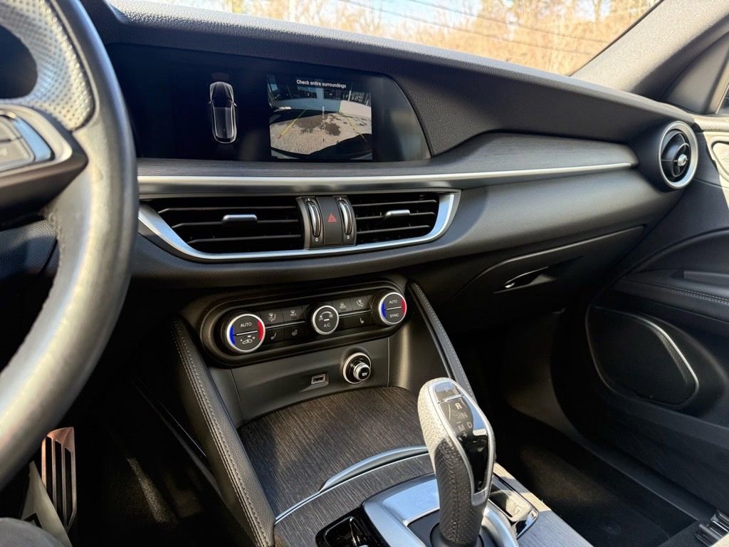 Used 2023 Alfa Romeo Stelvio Ti image 15