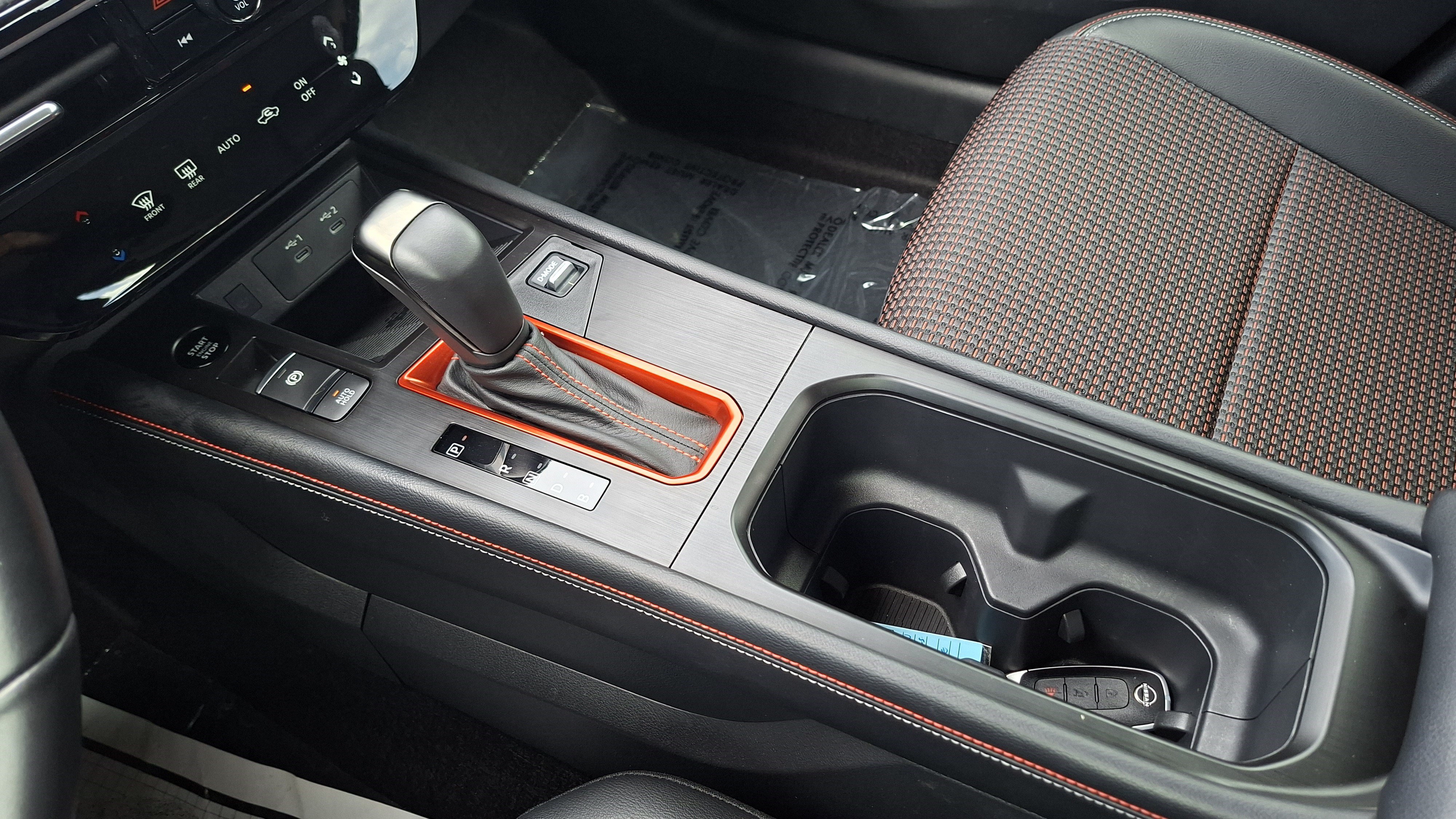 Certified 2025 Nissan Kicks SR FWD image 16