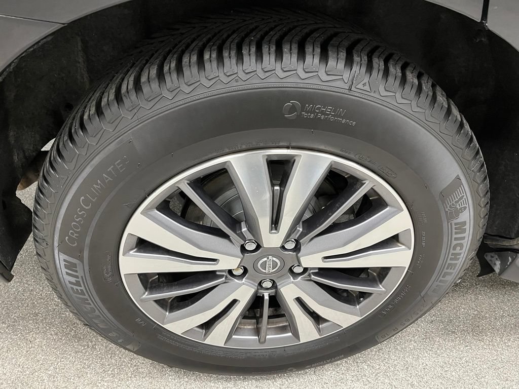 Used 2019 Nissan Pathfinder SL AWD/4WD image 17