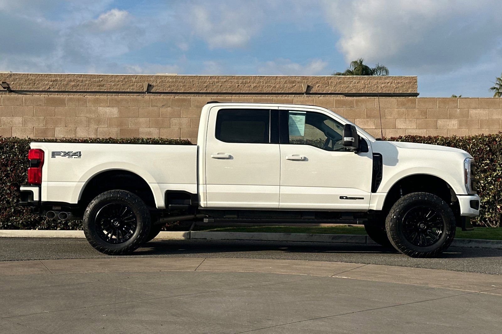 Used 2023 Ford F250 Lariat w/ Lariat Ultimate Package image 3