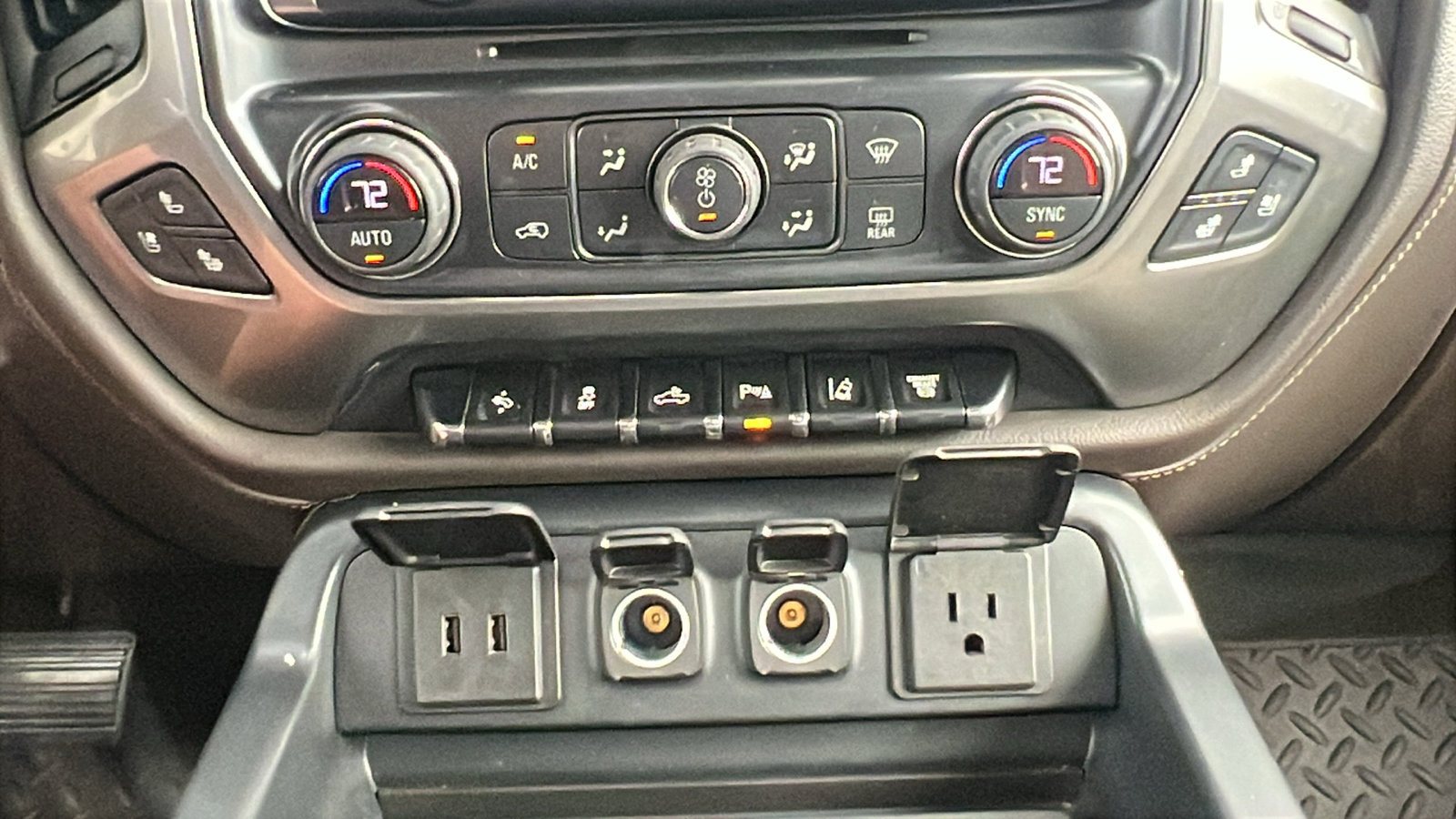 Used 2018 Chevrolet Silverado 2500 LTZ w/ LTZ Plus Package image 26