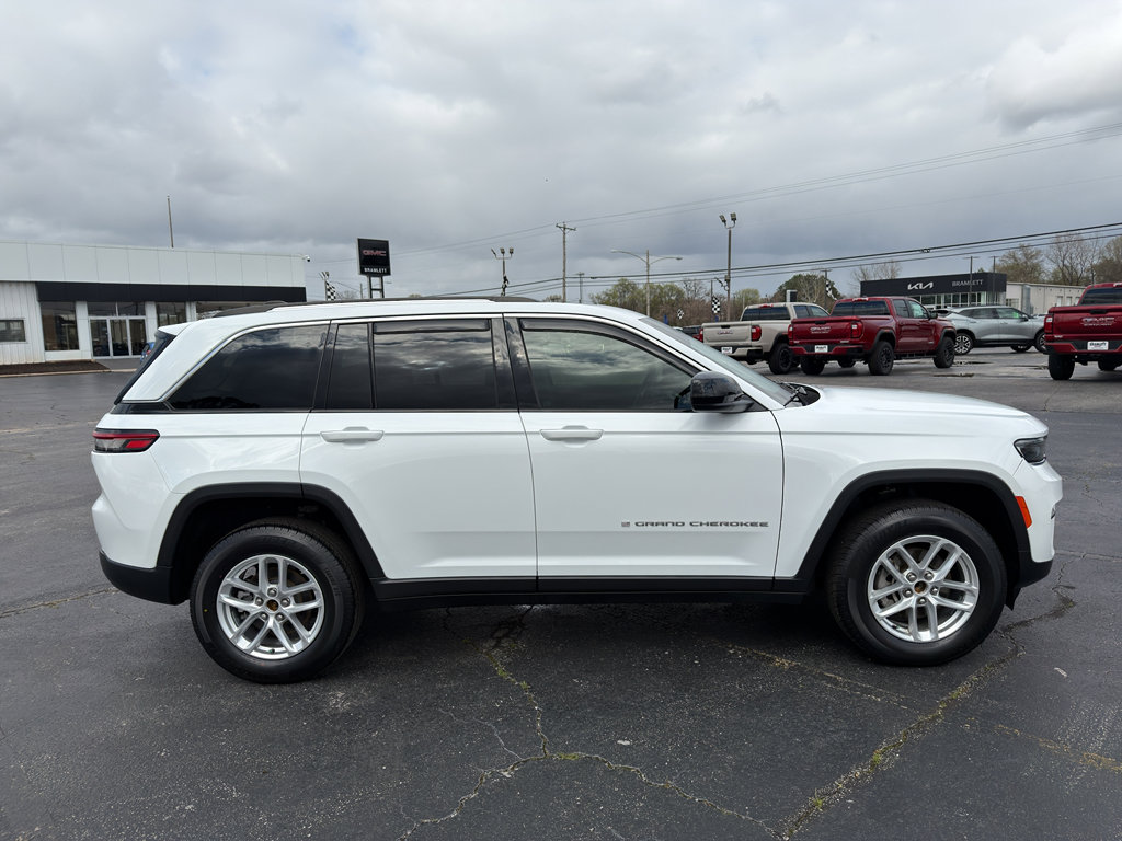 Used 2023 Jeep Grand Cherokee Laredo X image 4