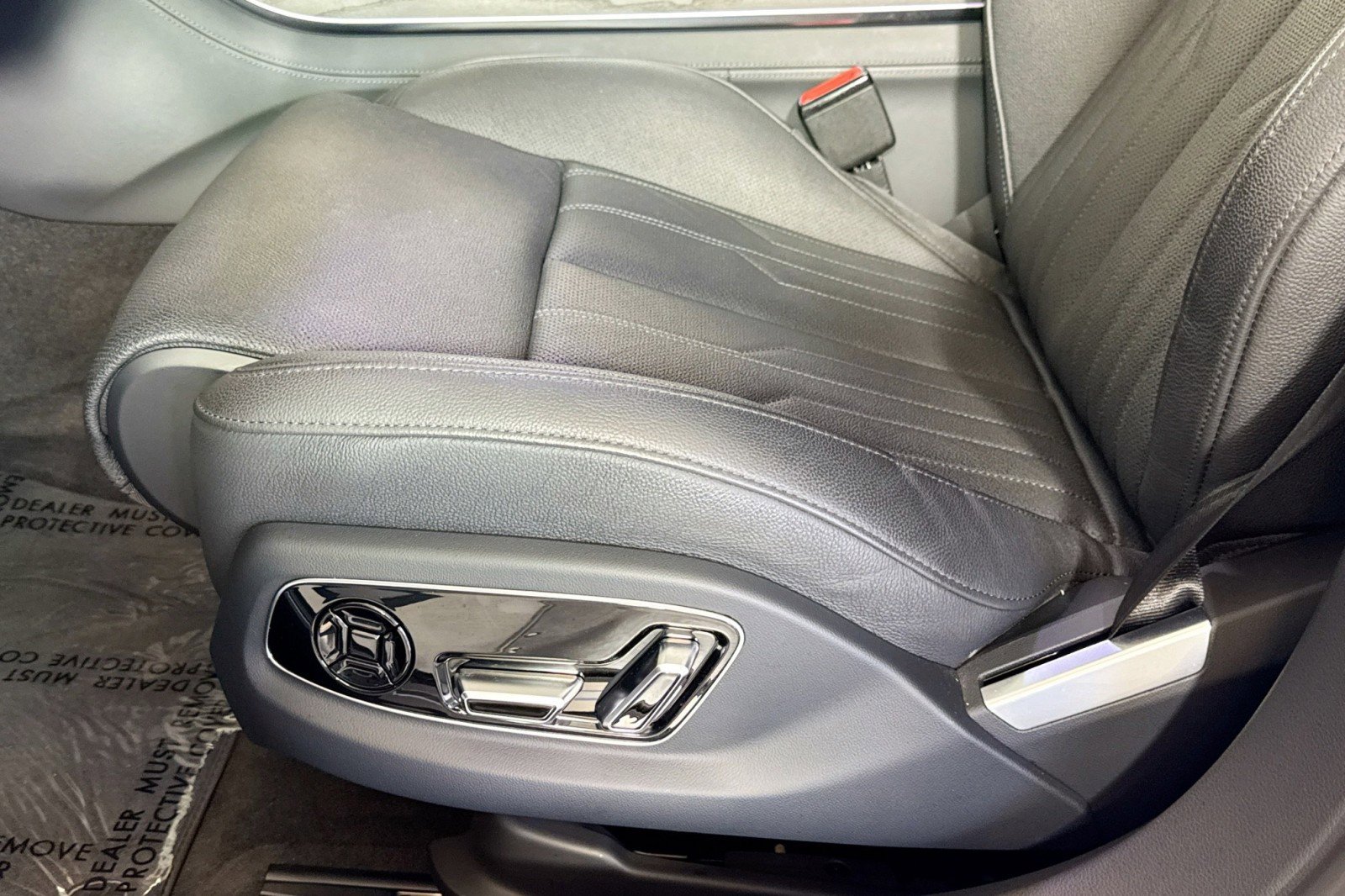 Used 2022 Audi A8 L 3.0T w/ Executive Package image 18