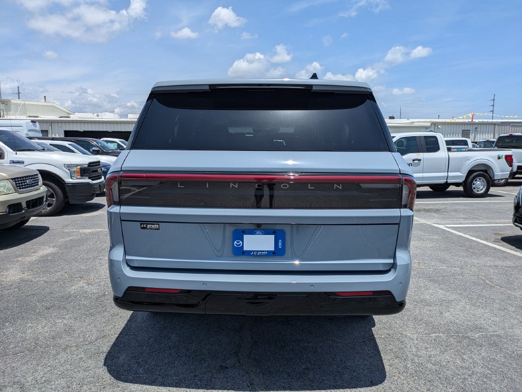 New 2027 Lincoln Navigator L Reserve AWD/4WD image 5