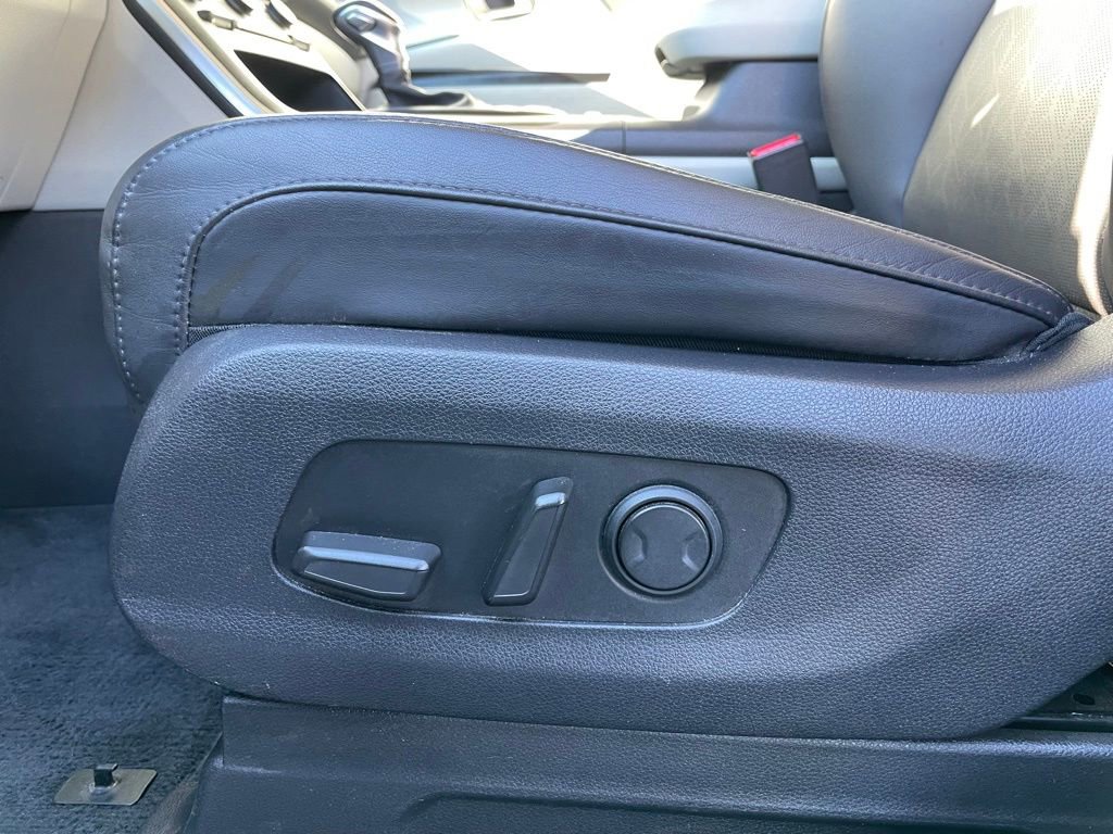 Used 2023 Kia Carnival LX image 25