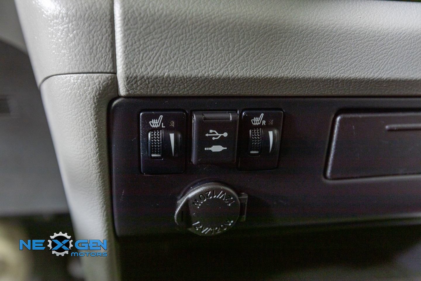 Used 2019 Toyota Sienna XLE w/ XLE Navigation Package image 21