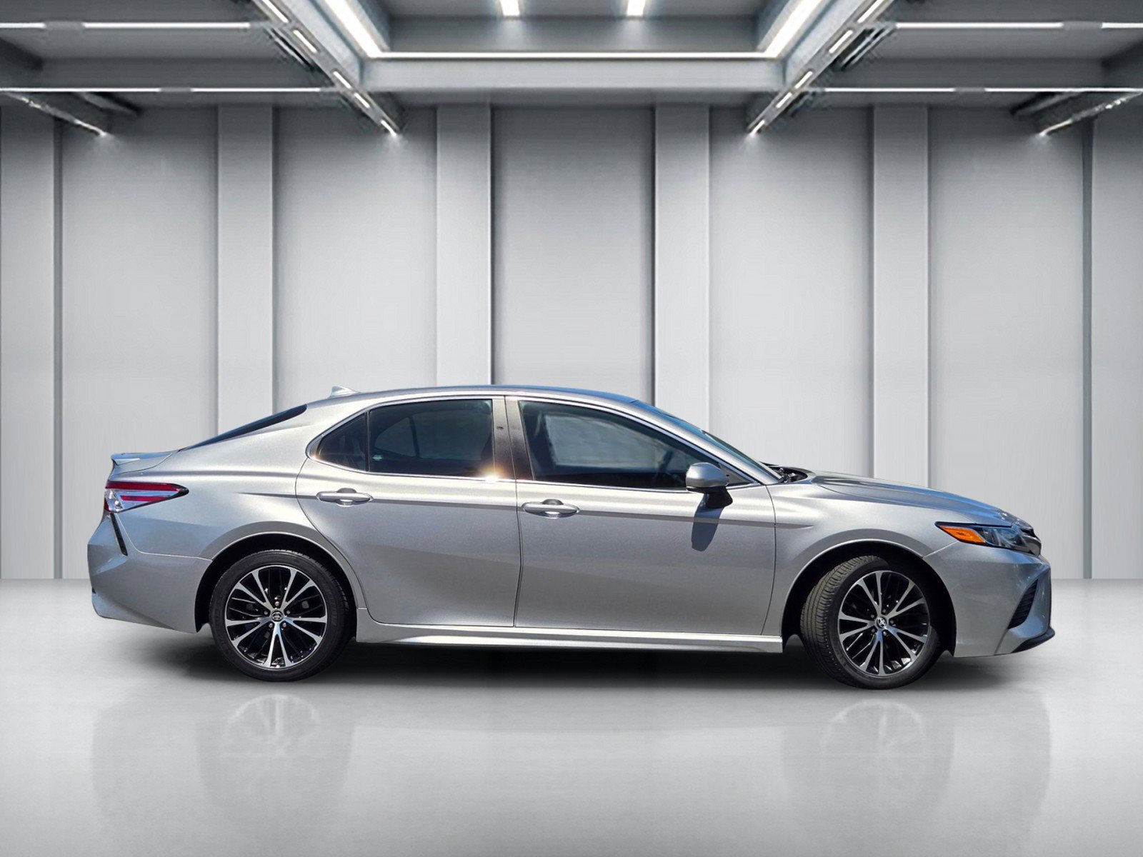 Used 2020 Toyota Camry SE FWD image 4
