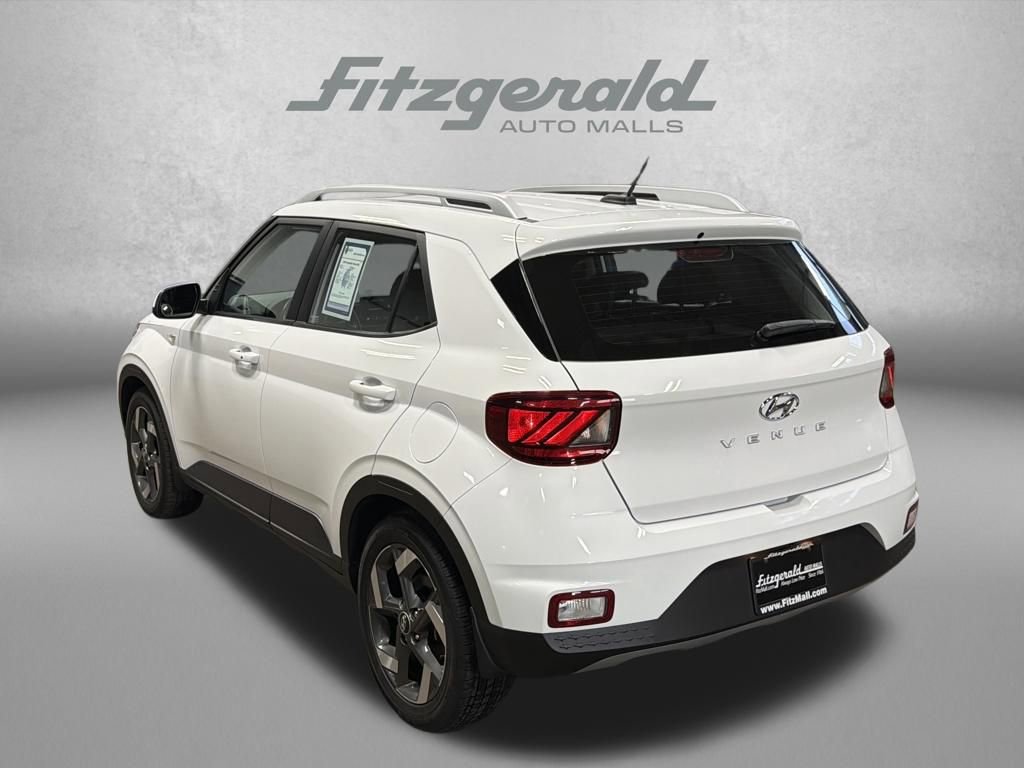 Used 2024 Hyundai Venue SEL image 8