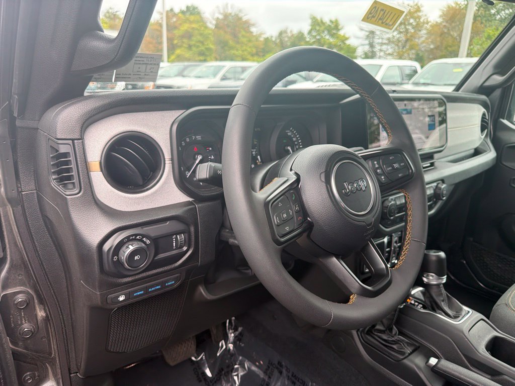 Used 2024 Jeep Wrangler Unlimited w/ Convenience Group AWD/4WD image 22