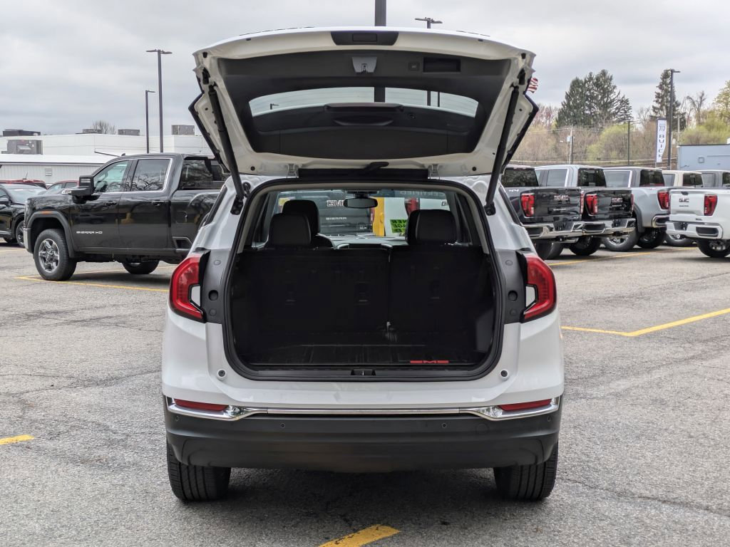 Certified 2022 GMC Terrain SLT w/ LPO, Floor Liner Package AWD/4WD image 31