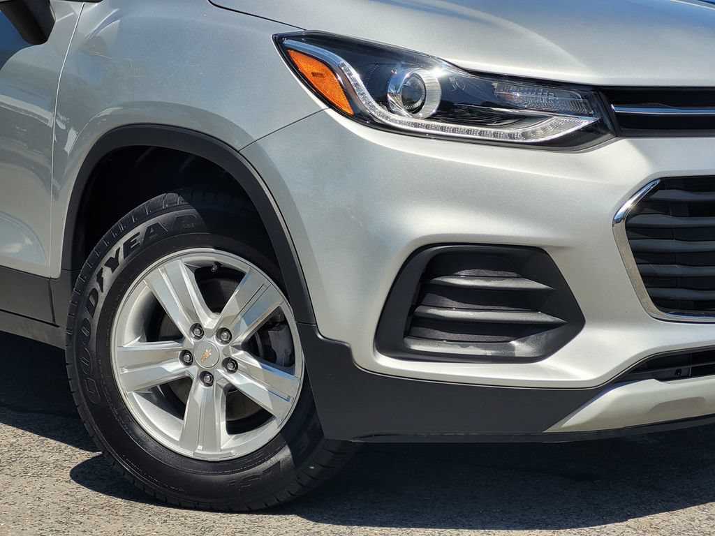 Used 2022 Chevrolet Trax LT w/ Driver Confidence Package AWD/4WD image 4