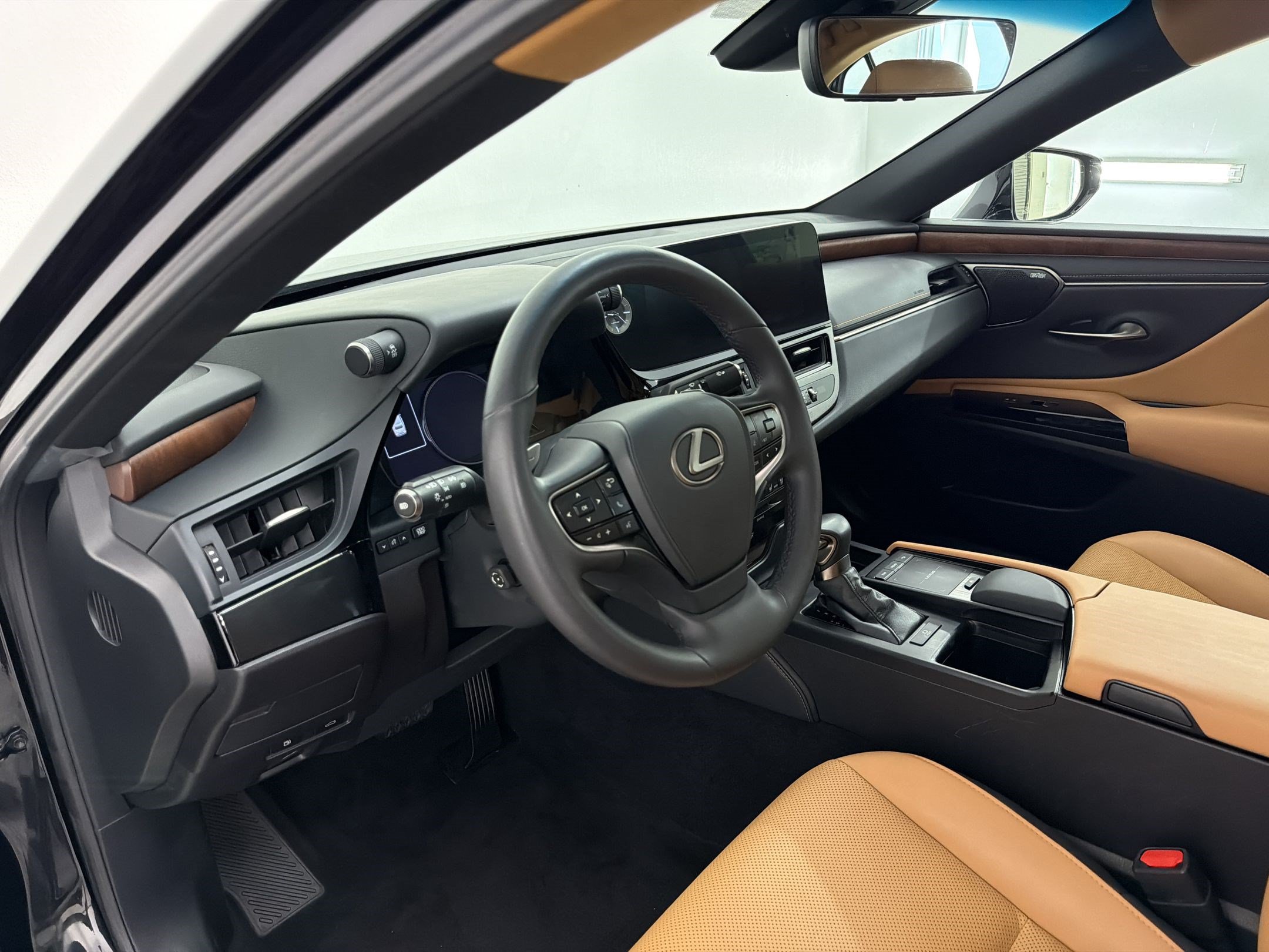 Certified 2022 Lexus ES 350 w/ Premium Package FWD image 4