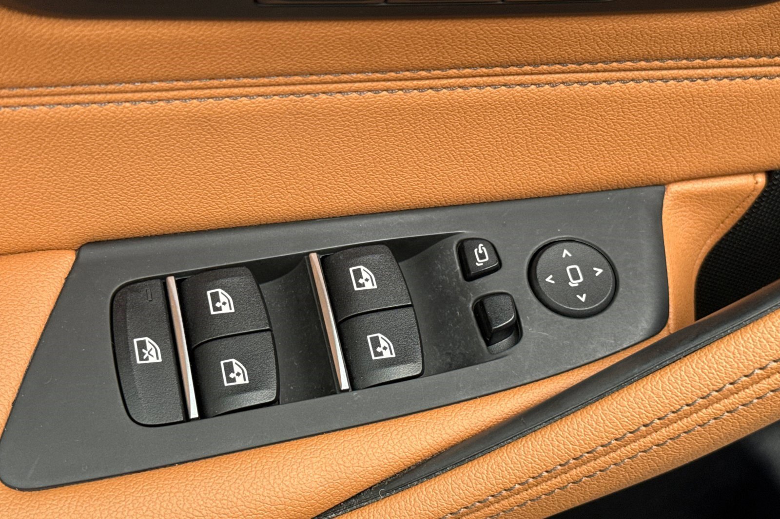 Certified 2023 BMW 530e xDrive w/ M Sport Package image 13