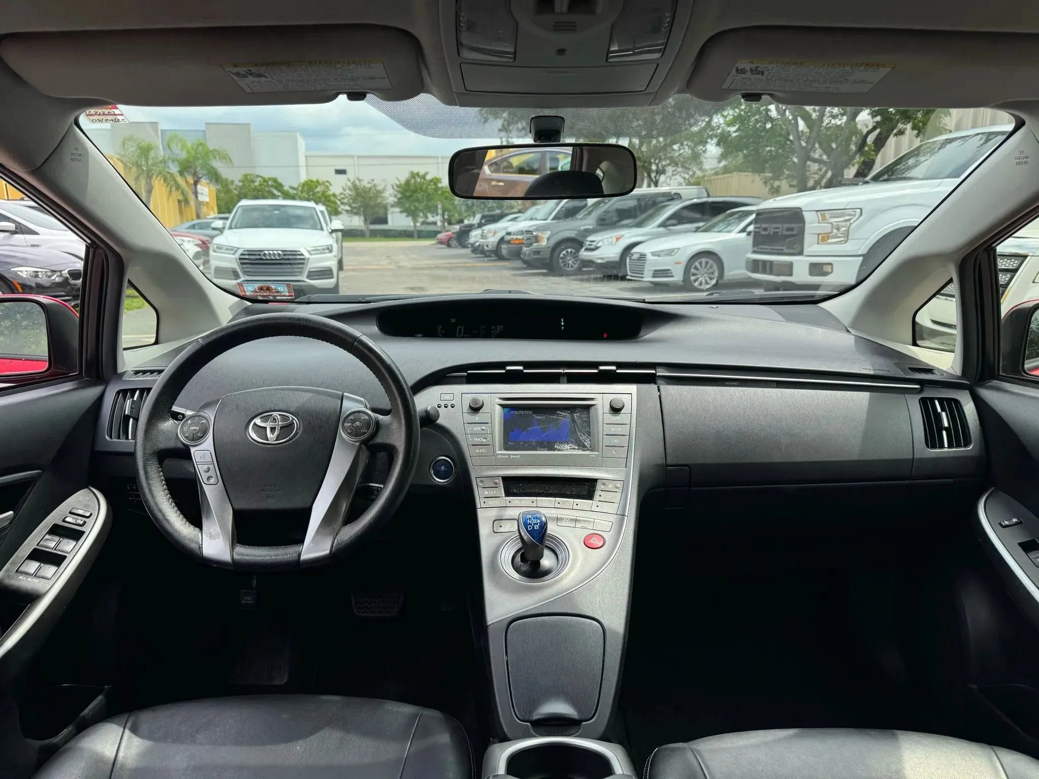 Used 2015 Toyota Prius Five image 13