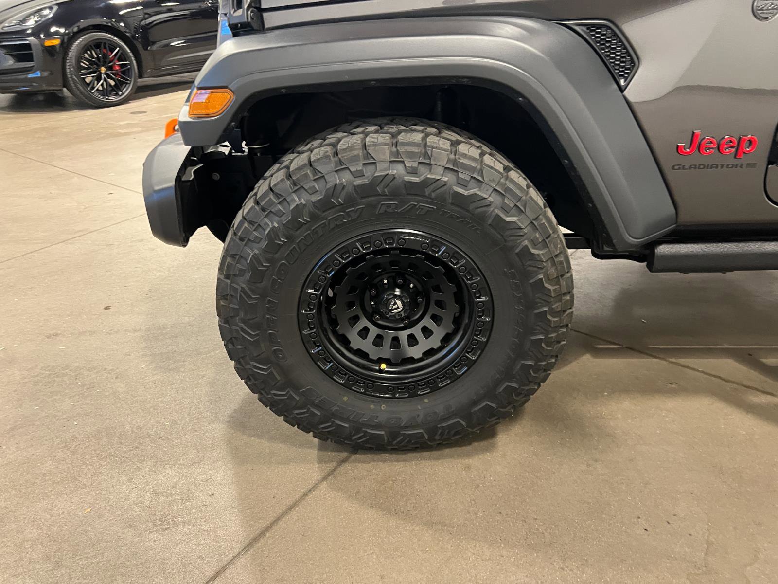 Used 2025 Jeep Gladiator Sport image 38