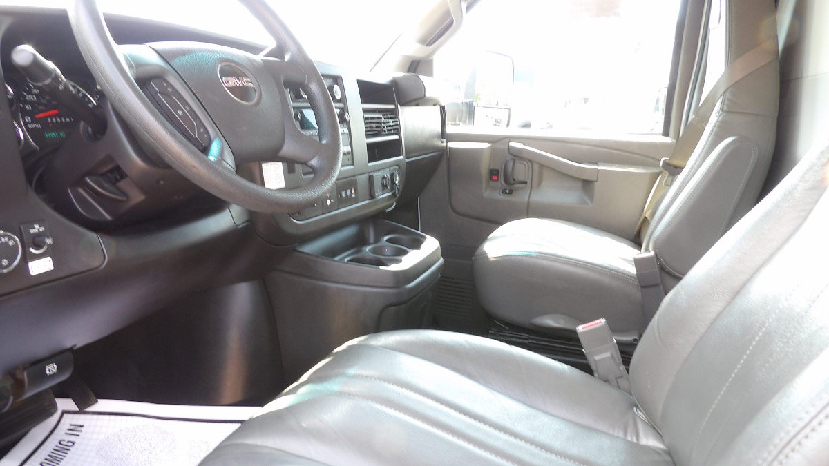 Used 2022 GMC Savana 3500 Extended w/ Power Convenience Package RWD image 16