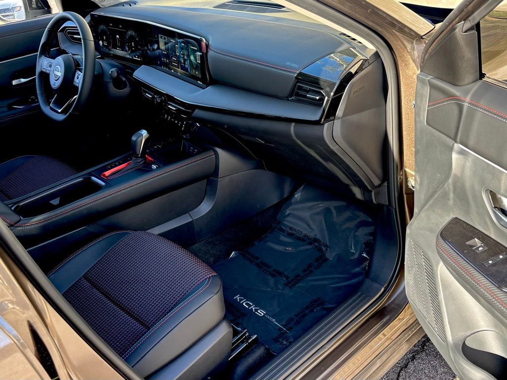 New 2026 Nissan Kicks SR FWD image 24