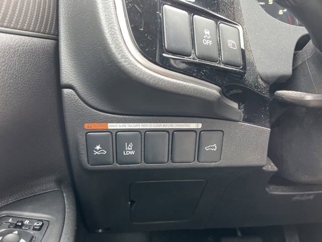Used 2020 Mitsubishi Outlander SEL AWD/4WD image 19