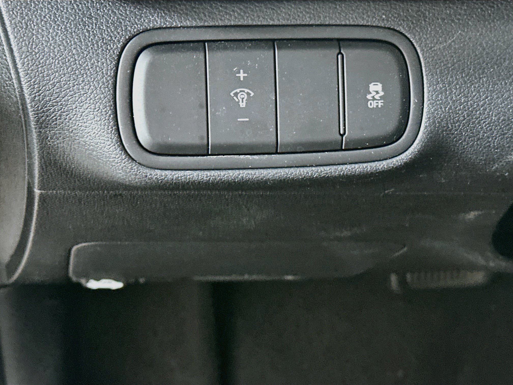 Used 2025 Hyundai Venue SEL FWD image 16