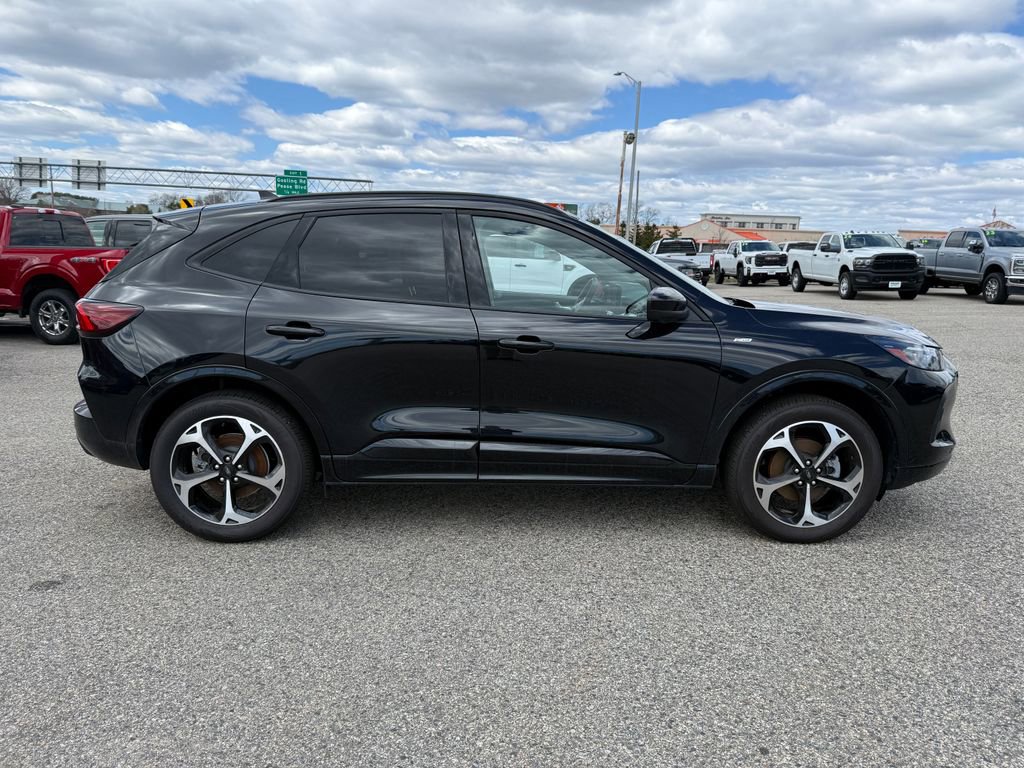 Used 2025 Ford Escape ST-Line Elite w/ Premium Technology Package AWD/4WD image 5
