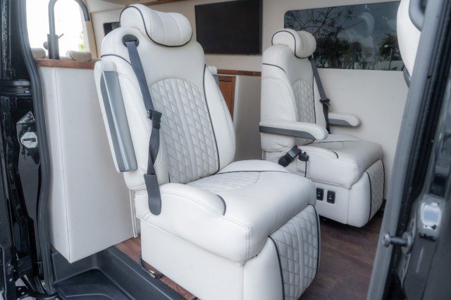 Used 2020 Mercedes-Benz Sprinter 2500 image 11