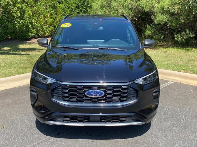 Used 2023 Ford Escape ST-Line w/ Tech Pack #1 FWD image 2