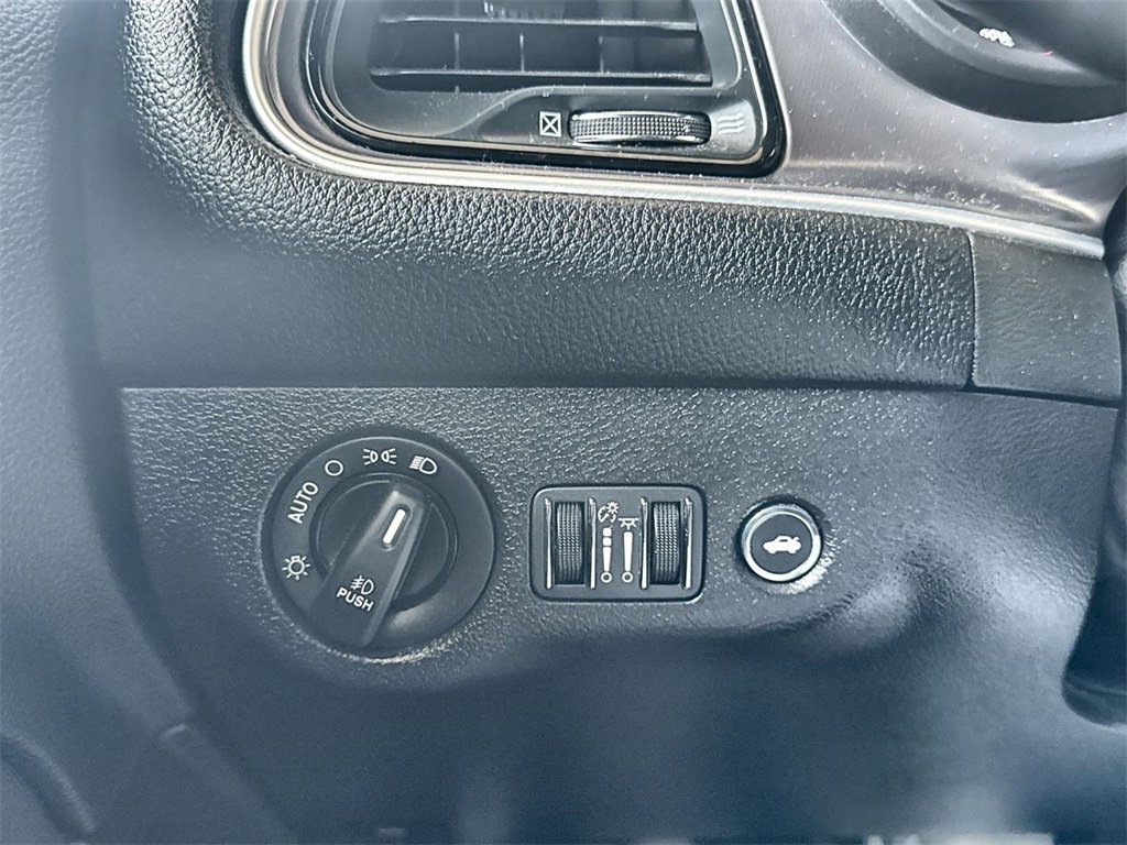 Used 2019 Dodge Challenger SXT w/ Blacktop Package image 17